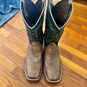 Stylish Tan and Green Western Boots